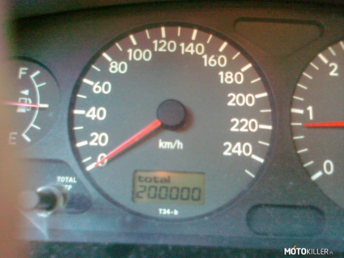 Przekroczenie bariery 200tyś – Niedawno moja Avensis przekroczyła 200000 i mam nadzieje drugie tyle przed nią 