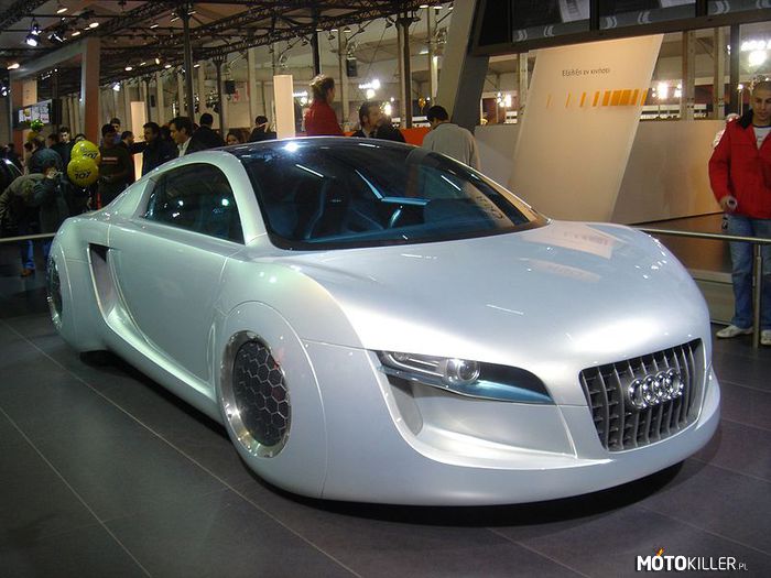 Audi RSQ – skonstruowano na zamówienie do filmu &quot;Ja, robot&quot;.
 V10 5,0 l (5000 cm³) DOHC 40v/4v 
Przyspieszenie 0-100 km/h wynosi 4,1 s 