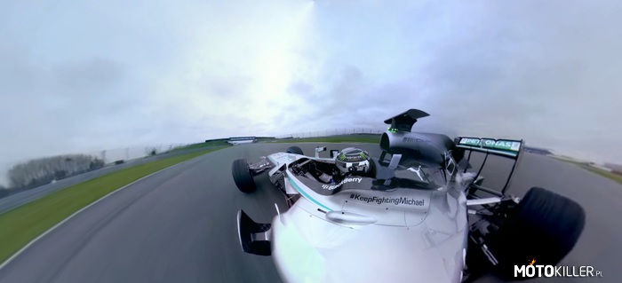 Kamera 360 stopni na Mercedesie W05 – http://www.mercedesamgf1.com/en/car/f1-w05-360-video/ 