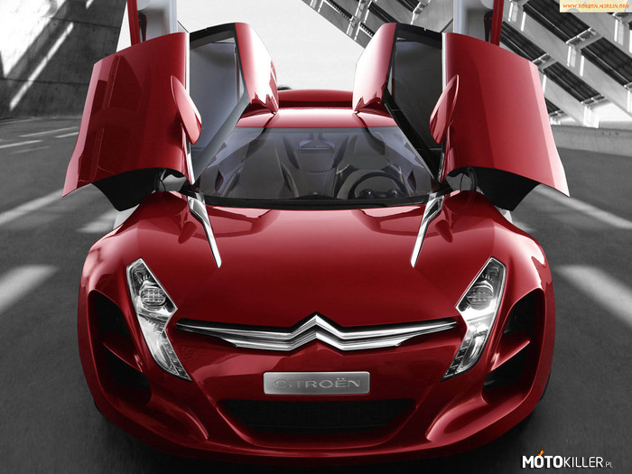 CITROEN GT – Citroën GT.  Wyposażony w silnik benzynowy 646 kW (789 KM) + funkcję overboost; zwiększający moment obrotowy i dodający aż 138 KM. Od 0 do 100 km/h samochód rozpędza się w 3,6 s. a prędkość maksymalna może wynieść nawet 330 km/h. 