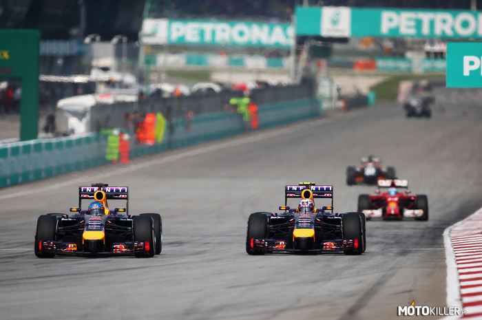 Red Bull Racing rozważa odejście z Formuły 1! – Właściciel Red Bull Racing twierdzi, że Formuła 1 nie jest od tego, by ustanawiać rekordy w oszczędzaniu paliwa i umożliwiać konwersację szeptem podczas wyścigu.

W sezonie 2014, prócz zmniejszenia pojemności silników z 2.4 V8 do 1.6 V6, najbardziej kontrowersyjną zmianą jest limit spalania – 100 kg paliwa na godzinę. 