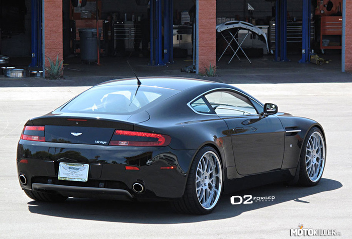 Aston Martin Vantage V8 –  