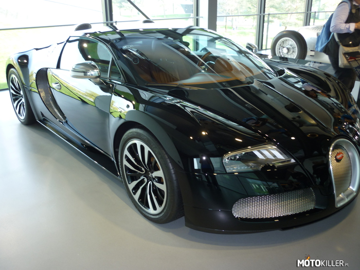 Bugatti Veyron Wolfsburg – Wycieczka do Wolfsburga i napotkany tam Veyron :)
PS: jak się przyjmie to dodam więcej, nie tylko Bugatti :) 
