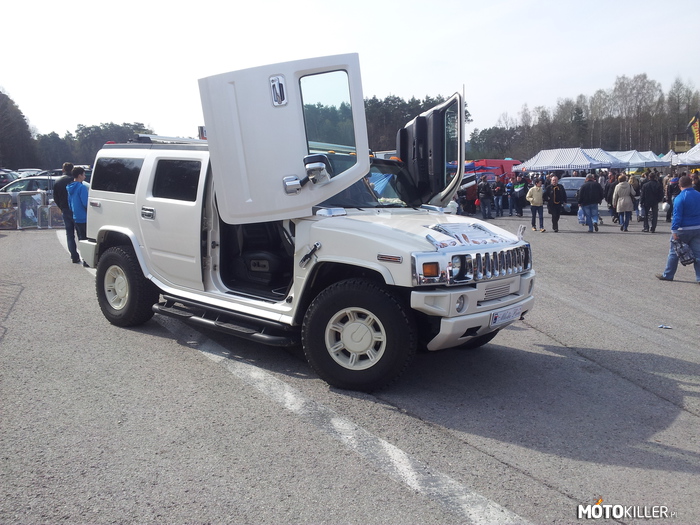 Hummer – Na torze Kielce podczas giełdy samochodowej 