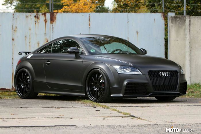 Audi TT-RS – W czarnym macie. 