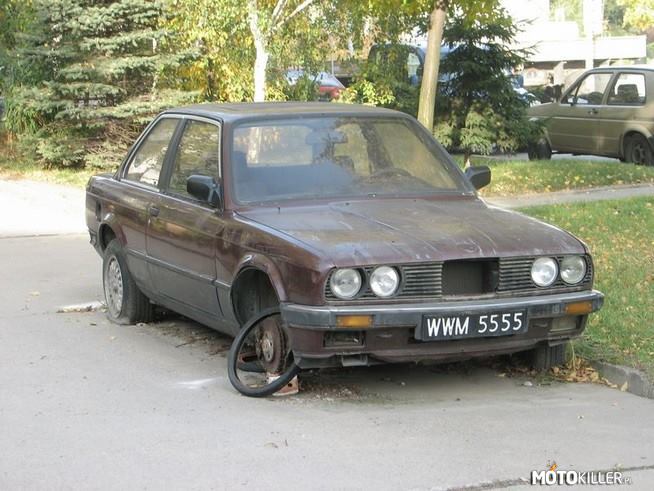 To powinno być karalne :( – A co Wy o tym sądzicie?
Przykro patrzeć na tak piękny samochód :(
To BMW e30 w coupe? 