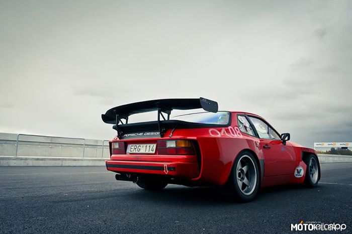 Porsche 944 –  