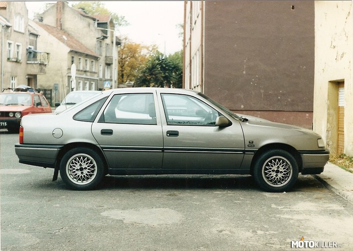 Opel Vectra A 2.0i – Opel Vectra A CD Diament 2.0i (wersja luksusowa)
1992r.
116kM 