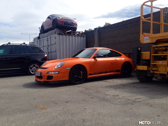 Praca marzeń #4 – Porsche 911 GT3 RS
W idealnym jak dla mnie kolorze 