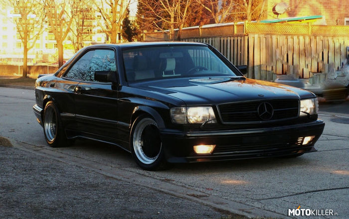 Mercedes 560 –  