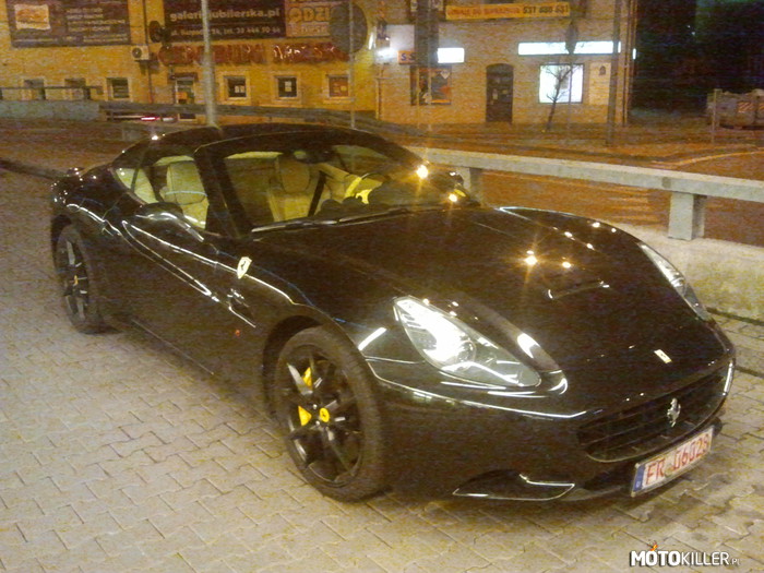 Ferrari – Trafiony pod Hotelem w Bielsku niemieckie blachy 