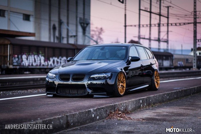 BMW E91 – Ktoś kiedyś zaczął serie &quot;Kombi nie musi być nudne&quot;. Jako że jestem fanem niektórych modeli BMW, toteż BMW wrzucam. 