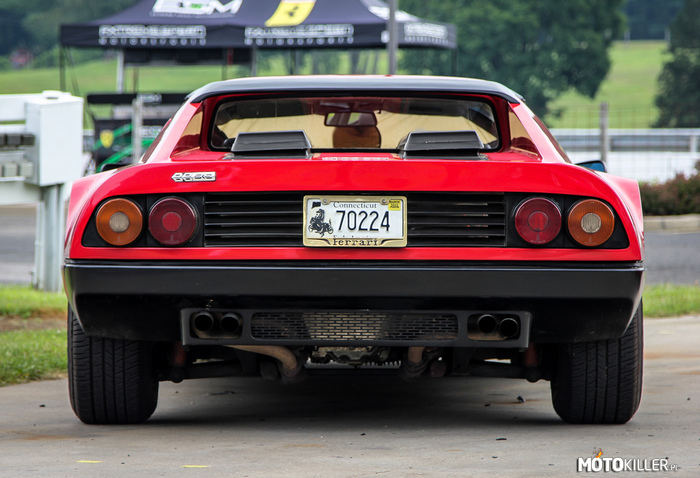Ferrari Berlinetta Boxer – Nie dajcie się zwieść pozorom. Mimo, iż boxer w nazwie, posiada V12 o kącie rozchylenia 180 st. 