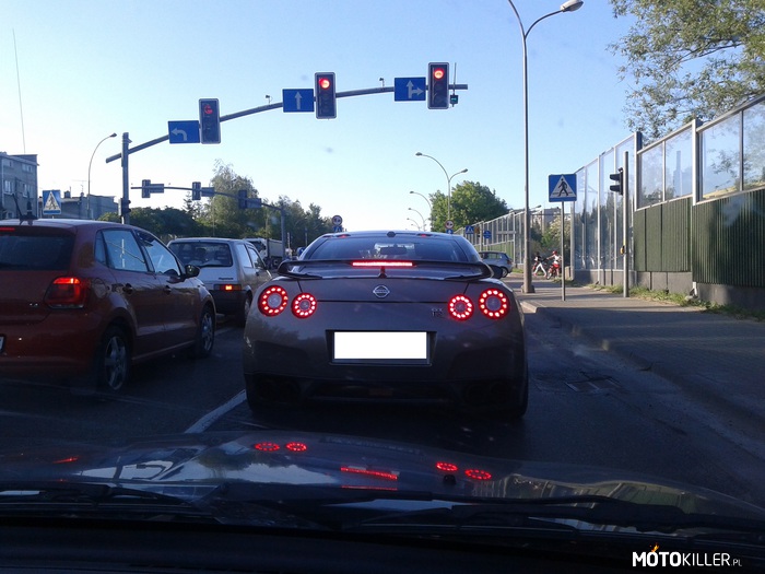 Nissan GTR – Spotkany na światłach w Tarnowie. Zobaczyć, a przede wszystkim usłyszeć na żywo - wrażenie nie do opisania. 