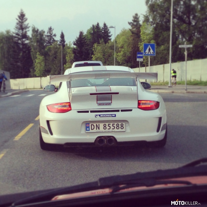 W drodze do pracy – Porsche 911 RS 4.0
Poprawia humor o 6:40 