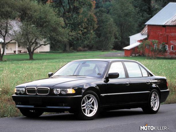 Kultowe samochody – BMW 7 E38 – luksusowy samochód osobowy produkowany przez BMW w latach 1994–2001.

Płyta podłogowa modelu BMW E38 stała się bazą dla pojazdów BMW serii 7 w latach 1994-2001. Celem konstruktorów firmy BMW było stworzenie następcy modelu BMW E32 produkowanego do 1994 roku. W roku 2001 została zastąpiona nową konstrukcja oznaczoną E65/E66. Wyprodukowano 340.242 egzemplarze E38

Nowe E38 cechują się wysokociśnieniowymi spryskiwaczami lamp głównych pojazdu, automatyczną regulacją poziomu oświetlenia lamp ksenonowych HID, nową obudową silnika, 14-głośnikowym systemem dźwięku (Stereo lub HiFi) i czterema subwooferami wraz z 6-płytową zmieniarką, nawigacją pokładową z wyświetlaczem formatu 4:3 lub 16:9 oraz czułymi na deszcz wycieraczkami szyb (dostępnymi jako opcja dodatkowa).

Opcje dodatkowe uwzględniały (między innymi):

automatyczny system kontroli klimatyzacji dwustrefowej z osobnym panelem kontroli dla kierowcy i pasażera;
system zapamiętywania maksymalnie trzech ustawień fotela kierowcy;
regulację wysokości i napięcia pasów bezpieczeństwa;
system sprawdzania ciśnienia opon;
podgrzewana szyba czołowa;
lodówka;
kuloodporne szyby;
pakiety opancerzenia;
boczne rolety tylnych szyb;
urządzenia video: TV, kamerę cofania, dodatkowy monitor dla pasażerów tylnej kanapy;
Standardem w BMW E38 były dwie przednie poduszki powietrzne oraz opcjonalnie poduszki boczne przy fotelach przednich oraz System Ochrony Głowy – Head Protection System (HPS). Wnętrze samochodu pokryte zostało skórą a obramowania wykonano z drewna orzecha włoskiego. System Active Comfort Seat (ACS) dbał o bezpieczeństwo i wygodę osób na przednich fotelach i został wprowadzony w 1998 roku.

BMW E38 produkowano z przeznaczeniem na rynek europejski, amerykański oraz południowoafrykański. Od stycznia 1995 zaczęto seryjnie wyposażać w immobilizer (EWS), w kwietniu tego samego roku zmodyfikowano spryskiwacze szyb (zamiast trzech - dwa), natomiast we wrześniu zmodyfikowano przednie fotele zmieniając przyciski regulacji i regulację lędźwiową oraz wprowadzono nową automatyczną skrzynię biegów Steptronic do modelu 750i(L). W marcu 1996 nową automatyczną skrzynię biegów Steptronic otrzymały pozostałe wersje silnikowe, zaczęto również wyposażać seryjnie w system kontroli trakcji (ASC+T), we wrześniu auta otrzymały blokadę automatycznej skrzyni biegów i kluczyka (Shift lock/Interlock) oraz boczne poduszki w przednich drzwiach. Rok później, we wrześniu 1997 również w tylnych drzwiach. Największe zmiany BMW E38 przeszło we wrześniu 1998, auto przeszło facelifting zewnętrzny (zmienione reflektory), otrzymało całkowicie nową instalację elektryczną, auta z silnikami V8 i V12 zaczęto seryjnie wyposażać w alternator chłodzony cieczą oraz w system stabilizacji toru jazdy (DSC). Pół roku później, w marcu 1999 zmodyfikowano kolumnę kierowniczą. Ostatnia zmiana nastąpiła we wrześniu 2000 - 5,25 calowy monitor pokładowy zastąpiono większym 6,5 calowym monitorem o proporcjach 16:9. 