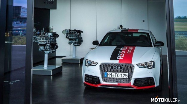 Nowe Audi RS5 – Nowe Audi będzie miało pod maską 3-litrową jednostkę wysokoprężną V6 biturbo. 
Generuje ona moc 385 KM oraz zawrotne 700 Nm maksymalnego momentu obrotowego, który trafia do kół obu osi za pośrednictwem 8-biegowego automatu.
Rozpędza się od 0 do 100 km/h w ciągu 4 s i osiąga prędkość maksymalną 280 km/h, a to wszystko przy średnim zużyciu oleju napędowego 5 l/100 km 