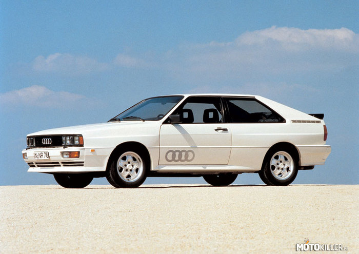 Kultowe samochody - Audi Quattro – Audi Quattro - model sportowego samochodu osobowego produkowanego przez firmę Audi AG w latach 1980-1991, który święcił wiele triumfów na trasach rajdowych. Auto, które odmieniło oblicze rajdów samochodowych i rozpoczęło erę popularyzacji napędu na 4 koła w samochodach osobowych.

Audi quattro zadebiutowało 3 marca w 1980 roku w Genewie. Nad autem pracowano od lutego 1977. Wtedy to Ferdynand Piech, Jorg Bensinger, Hans Nedvidek i kilku projektantów z Audi zaczęło pracować nad rewolucyjnym sportowym wozem. Idea napędu na 4 koła zrodziła się podczas zimowych testów Audi 200 oraz Volkswagena Iltisa. Okazało się wówczas, że powolna terenówka radzi sobie lepiej w zimowych warunkach niż sportowa limuzyna ze 170 konnym silnikiem. Grupa inżynierów postanowiła zaadaptować napęd na 4 koła do auta osobowego. Powstał wówczas pierwszy prototyp opierający się na Audi 80 B1, wyposażony w układ napędu na 4 koła z Volkswagena Iltisa i silnik z Audi 200. Kolejny prototyp opierał się już na przygotowywanym do produkcji Audi 80 Typ 81 (B2). Po przeprowadzeniu testów i przekonaniu zarządu projekt dostał zielone światło i zlecono opracowanie nadwozia opierającego się na Audi 80. Pierwszym kierowcą testowym był Hannu Mikkola. Po krótkim teście skomentował możliwości wozu: „Właśnie doświadczyłem powiewu przyszłości. Ten samochód zrewolucjonizuje rajdy na zawsze”. Pierwszy prototyp określany był skrótem „A1” to: „Allrad 1” (czyli po prostu: „z napędem na wszystkie koła”). To samo oznaczenie nosiła potem pierwsza ewolucja rajdowa tego auta.

Auto zaprezentowane w Genewie technicznie opierało się na wielu elementach Audi 80 Typ 81, na jego bazie powstało również Audi Coupé typ 85. Audi quattro nosiło wewnętrzne oznaczenie Typ 85, auto zewnętrznie wyróżniało się poszerzeniami nadkoli, szerokimi zderzakami, itp. Pod maską pracował silnik pięciocylindrowy z turbodoładowaniem, początkowo o pojemności 2.1l i mocy 200 KM. Był on rozwinięciem silnika znanego z Audi 200 5T Typ 43. Posiadał 10 zaworów i mechaniczny wtrysk paliwa. Audi quattro z tym silnikiem rozpędzało się do 100km/h w 7.1s i osiągało prędkość maksymalną 222km/h. Auto było wyposażone w stały napęd na 4 koła z blokowanym centralnym i tylnym mechanizmem różnicowym. Pierwsza poważna modernizacja auta miała miejsce wraz z odświeżeniem gamy Audi 80 Typ81 pod koniec 1982 roku. Wówczas podwójne kwadratowe reflektory zastąpiono reflektorami zespolonymi i wprowadzono elektroniczne wskaźniki. Wcześniej zmieniono również układ sterowania blokadami napędów. W roku 1984 auto przeszło poważniejszą modernizację. Ponownie zmieniono atrapę chłodnicy i przednie reflektory, z tyłu zastosowano czarne lampy firmy Frankani, wprowadzono całkowicie nowe wnętrze oraz elektroniczne wskaźniki z systemem AutoCheck z syntezą mowy. Pod maskę trafił nowy pięciocylindrowy, turbodoładowany silnik o pojemności 2.2 o tej samej mocy. Poprawiła się elastyczność auta, teraz przyspieszenie do 100km/h zajmowało 6.7s. W roku 1987 wraz z wprowadzeniem nowej generacji napędu quattro do wszystkich pozostały modeli Audi również Audi quattro wyposażono w układ napędowy z centralnym mechanizmem różnicowym typu Torsen i uruchamianą za pomocą przycisku blokadą tylnego mostu. Ostatnia poważna modernizacja auta miała miejsce w 1989, pod maskę trafił wówczas zmodyfikowany silnik 2.2 wyposażony w 20-zaworową głowicę, dysponujący mocą 220 KM. Audi quattro 20V rozpędzało się do 100km/h w 6.3s i osiągało prędkość maksymalną 230km/h. W tej formie auto było produkowane do 1991 roku, a jego oficjalnym następcą zostało Audi Coupé S2 Typ 8B.

W sumie wyprodukowano ponad 11 tys. sztuk Audi quattro, najrzadsze są modele z silnikiem 20V, których powstało poniżej 1000.

Audi Sport Quattro
Jest to skrócona wersja Audi quattro. Zbudowana na potrzeby homologacji rajdowej grupy B. Została zaprezentowana na targach motoryzacyjnych IAA we Frankfurcie w roku 1983. Dzięki krótszemu rozstawowi osi auto miało być bardziej zwrotne. Dla potrzeb homologacyjnych wyprodukowano 220 sztuk. Samochód był dostępny w sprzedaży od grudnia 1984 roku, za horrendalną wówczas cenę 195 000 DEM, którą podniesiono od 1 stycznia 1985 do 203.850 DEM (w tym samym czasie Porsche 911 turbo sprzedawano za ok. 100 000 DEM). W tamtym czasie był to najdroższy model seryjnie produkowanego niemieckiego auta. Mimo ceny, Sport Quattro znalazło 170 prywatnych nabywców. Poza krótszym rozstawem osi, auto wyróżniało się szerszymi nadkolami, zmodyfikowanym przodem i maską, przebudowaną tablicą rozdzielczą i znacznymi modyfikacjami technicznymi. Pomimo krótkiego rozstawu osi, auto było 4 osobowe. Pod maską pracował pięciocylindrowy silnik 2.1 z turbosprężarką i 20-zaworową głowicą osiągający moc 306 KM. Przyspieszenie od 0 do 100km/h zajmowało 4,9 s, a prędkość maksymalna tego auta wynosiła 250km/h. Kolejna wersja - rajdowa - posiadała moc 331 kW/450 KM; a przyspieszenie od 0 do 100km/h wynosiło 3,5 s. W ramach 220 wyprodukowanych egzemplarzy powstało również 20 sztuk Audi Sport quattro S1 o mocy 390 kW/530 KM i przyspieszeniu 2,6 s do 100 km/h. Do startu w znanym wyścigu górskim w USA - Pikes Peak International Hill Climb w 1987 roku - powstała wersja specjalna Audi Sport quattro S1 Pikes Peak z silnym ospojlerowaniem i skrzydłem dociskowym z tyłu, z silnikiem o mocy 440 kW/598 KM, której przyspieszenie wynosiło mniej niż 2,5 s do 100km/h.

Wersja seryjna samochodu dostępna była tylko w kilku kolorach nadwozia: białym, czerwonym, zielonym, niebieskim, czarnym. Obecnie ceny rynkowe tego auta wynoszą ponad 100 tys. euro.

Twórcom quattro od początku przyświecała myśl o rajdowym wykorzystaniu samochodu. Krótko po rozpoczęciu produkcji seryjnej odmiany, w styczniu 1981 pierwsza rajdowa wersja quattro wystartowała w austriackim Janner Rally od razu wygrywając w debiucie. W tym samym roku quattro zadebiutowało również w mistrzostwach świata, wygrywając z przewagą prawie sześciu minut pierwszy odcinek specjalny. Do takiej przewagi w większości przyczynił się napęd na cztery koła. Warto dodać, że to dzięki quattro w rajdach zaczęto stosować ów napęd. W 1984r. Hannu Mikkola wygrał rajd Portugalii za sterami quattro A2 sponsorowanego przez HB. Można powiedzieć, że te dwa modele były swego rodzaju wstępem do rajdowej Grupy B. 