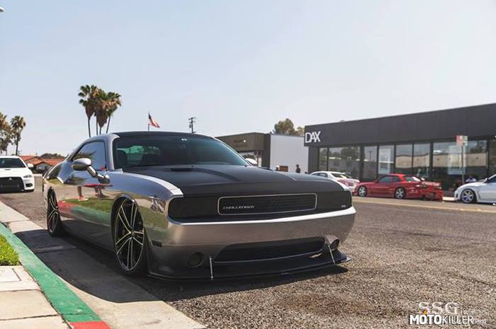 Dodge Challenger –  
