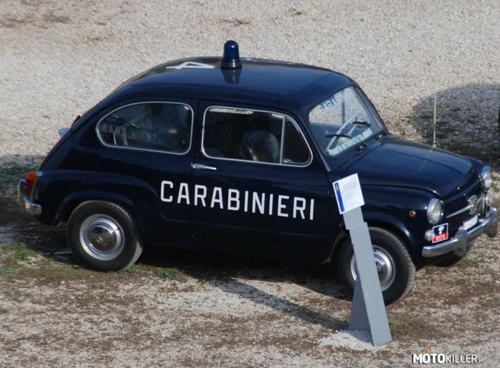 Carabinieri - Fiat 500 – A u nas chyba Milicja nigdy 126p nie jeździła. 