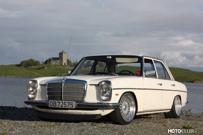 Mercedes-Bens W114 – Mercedes-Bens W114 (1967-1976r.)
Silnik: R6 2,5l Diesel 130 KM 199Nm
Osiągi: 0-100km/h w 12,8s
Prędkość max: 180km/h
Spalanie: 7l/100km
Piękny oraz rzadko spotykany klasyk z mocnym silnikiem. Model ten przeszedł lifting, ale potem wprowadzono W123 (Beczkę) i zaprzestano produkcji. 