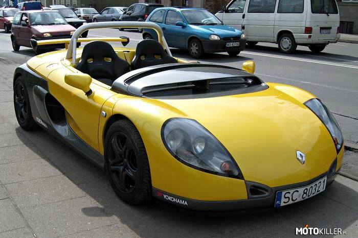 Renault – Renault Spider z drugiej połowy lat 90-tych. Pod maską silnik 2.0/147 KM. Masa pojazdu 965 kg 