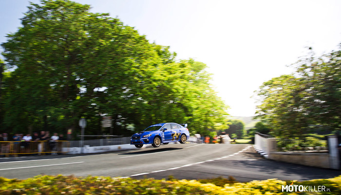 Subaru WRX STI z rekordowym czasem przejazdu podczas Isle of Man TT – Do nowej próby pobicia rekordu wykorzystano najnowszą generację auta, 2015 Subaru Impreza WRX STI. Pod maską tego samochodu znajduje się 2.5-litrowy, 300-konny silnik typu bokser, który generuje całkiem imponujące 407 Nm momentu obrotowego. Auto oczywiście wyposażone jest w napęd na 4 koła. 

Subaru do bicia rekordu wykorzystało lekko zmodyfikowany samochód, choć producent podkreśla że większość auta pozostała fabryczna, włącznie z mocą silnika. Zmieniono za to zawieszenie, bo jak zobaczycie na poniższym filmie, auto bardzo często znajdowało się w powietrzu. Wewnątrz pojawiła się także klatka bezpieczeństwa niedostępna w standardowym modelu, sportowe pasy oraz specjalny system gaśniczy, gdyby coś poszło nie tak. 