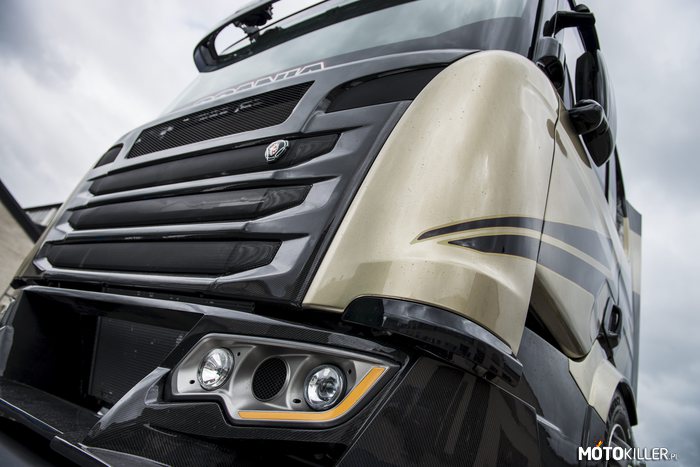 Scania Chimera – Silnik - V8; 16.4l i 1460KM.
Przyspieszenie 0-100 km/h w 4.6s
Waga to 4,78 tony. 