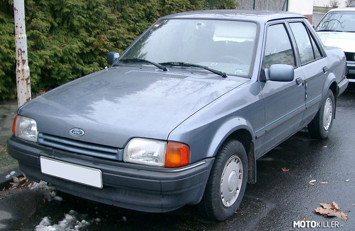 Ford Orion – Produkowano w 1983-1993r. Model na zdjęciu jest z 1986r. Takie auto było w mojej rodzinie, stąd wiem, że jest bardzo ekonomiczne. Jego najsłabsza wersja miała 54KM, natomiast najmocniejsza 102KM i tyle koni produkował 1.6 litrowy, benzynowy silnik. 