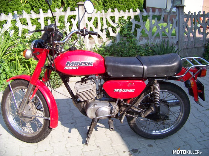 Romet Mińsk typ 400 – Motocykl 125ccm produkcji radzieckiej, składany z dostarczonych z ZSRR części, w latach 1988-1990 (trzy modele 400, 400a i 400b) przez Zakłady Predom Romet.

Na fotce mój własny. 