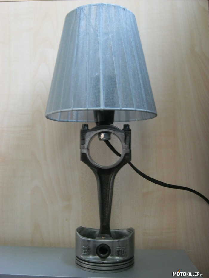 Motoryzacyjny akcent w pokoju – Własnoręcznie zrobiona lampka. 