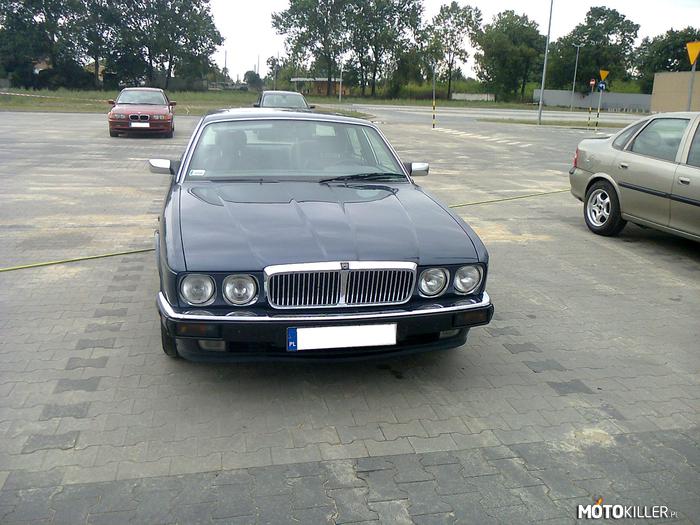 Jaguar XJ – Złapany pod Galerią Twierdza w Zamościu. 