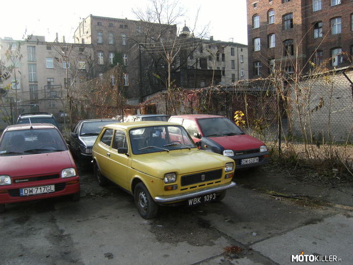 Polski Fiat 127p – Spot #16 - 14.11.2009

Starszy brat Fiata 126 reprezentujący segment B.

Pamiętam, że kilka dni później stały tam 2 egzemplarze i zrobiłem im razem zdjęcie. Niestety nie mam go i nie wiem dlaczego. 