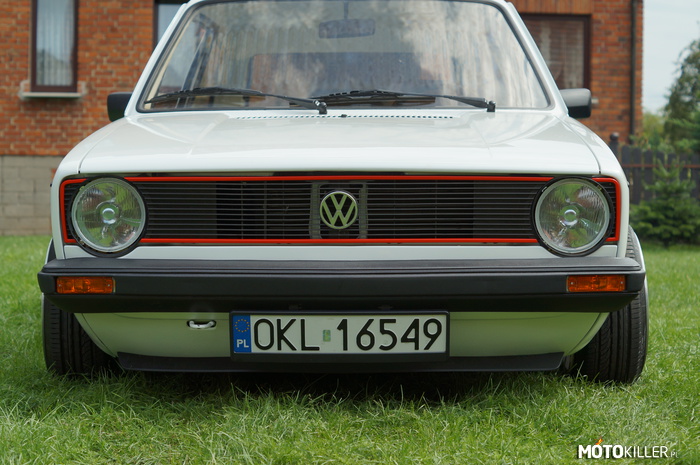 VW Golf mk1 – Widok z przodu. 
