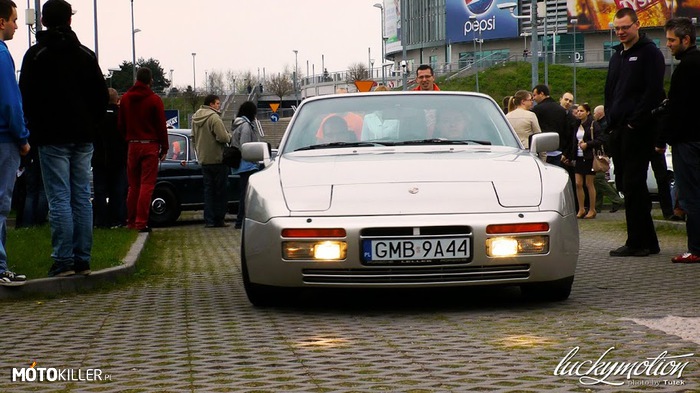 Porsche 944 – Znalezione na blogu (w źródle). 