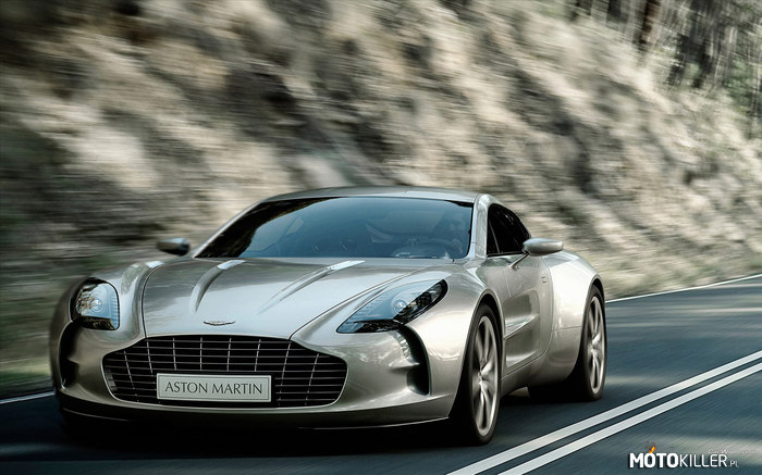 Aston Martin One-77 – One-77 jest pięknym i jednocześnie rzadkim modelem Astona Martina. Powstało bowiem jedynie 77 egzemplarzy tego auta.
Pojazd jest napędzany jednostką V12 o pojemności 6,3 l produkującą 750 KM mocy i 750 Nm momentu obrotowego. Aston Martin potrafi rozpędzić się do 0 do 100 km/h w ciągu 3,7 sekundy, a maksymalna prędkość wynosi 354 km/h. 