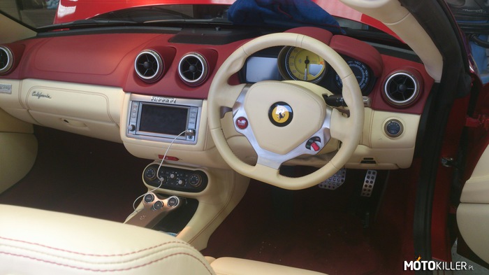Ferrari California – Moim zdaniem piękne zestawienie kolorów. 