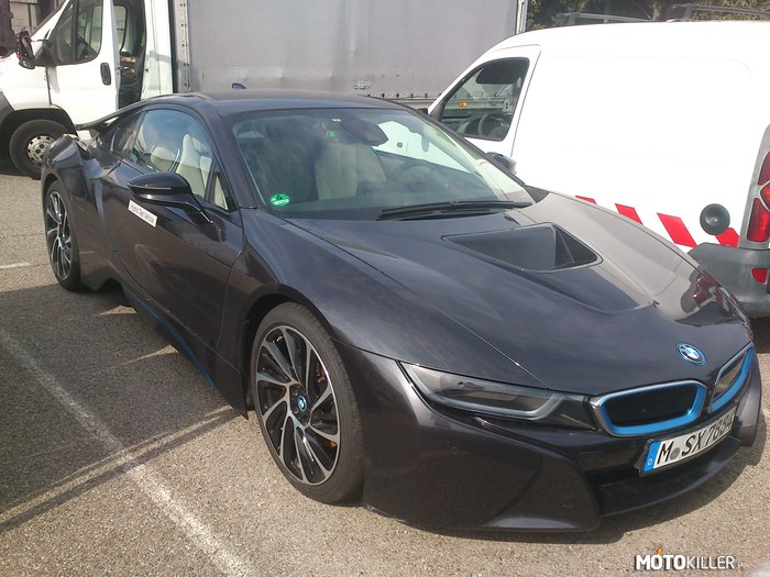 BMW I8 – Spotkane przy torze testowym BMW we Francji. 