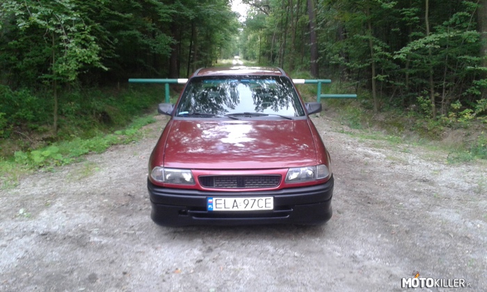 Zwykła Astra F – Opel Astra Sedan. 