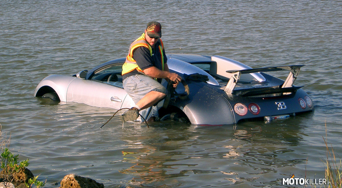 Kierowca który utopił swoje Bugatti Veyron i trafi do więzienia – Na początku właściciel tłumaczył się, że jego uwagę zakłócił telefon komórkowy. Innym razem, że był to… pelikan. Nagranie z wypadku trafiło jednak na YouTube.

Był nim mieszkaniec Teksasu, któremu udało się w październiku 2009 roku kupić samochód za 1 mln dolarów ubezpieczając go na kwotę 2,2 mln dolarów. 11 listopada 2009 roku właściciel zdecydował się jednak wjechać do zbiornika wodnego w okolicy miasta La Marque w Teksasie dodatkowo zostawiając w aucie włączony silnik, co spowodowało jego całkowite uszkodzenie. 