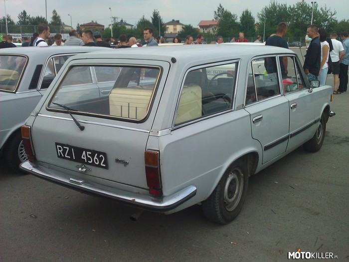 IV Zlot Pojazdów Zabytkowych w Mielcu cz.VII – Fiat 125p kombi, a w bagażniku lodówka z epoki. 