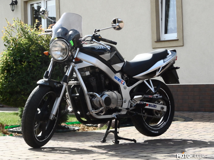 Suzuki GS500 2002r – Idealny sprzęt do rozpoczęcia przygody z motocyklami. 