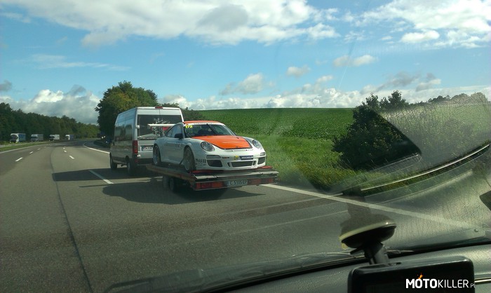 Porsche 911 GT3 – Uchwycone na autostradzie w Niemczech. 