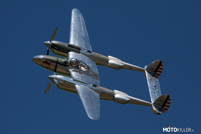 Lockheed P-38J Lightning – Dwa razy dwunastocylindrowy, widlasty silnik Allison V-1710-89/91
Moc: 1425 KM... każdy. 