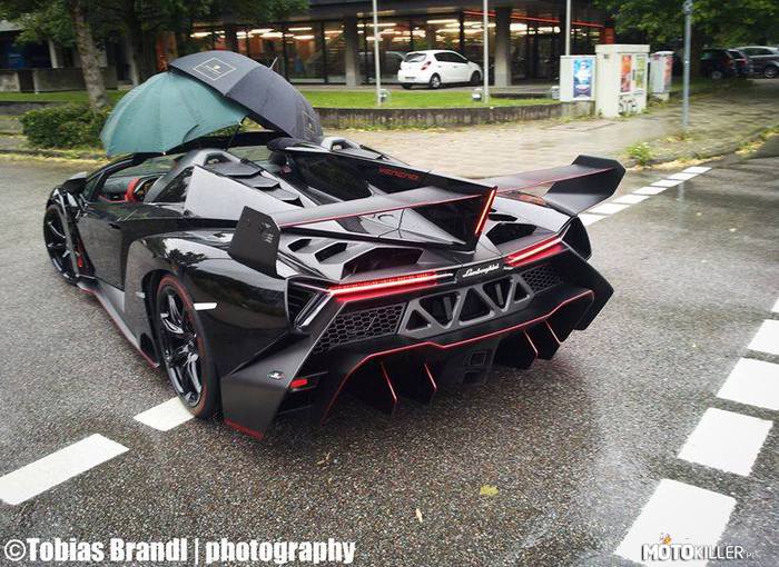 Lamborghini Veneno Roadster – Konfiguracja na deszcz. 