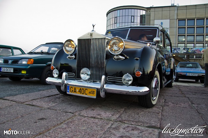 Klasycznie w Gdyni – Kto wie, co to za marka i model samochodu? 