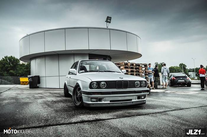 BMW E30 –  