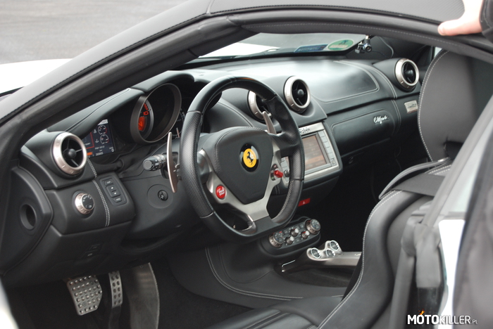 Piękne wnętrze Ferrari –  