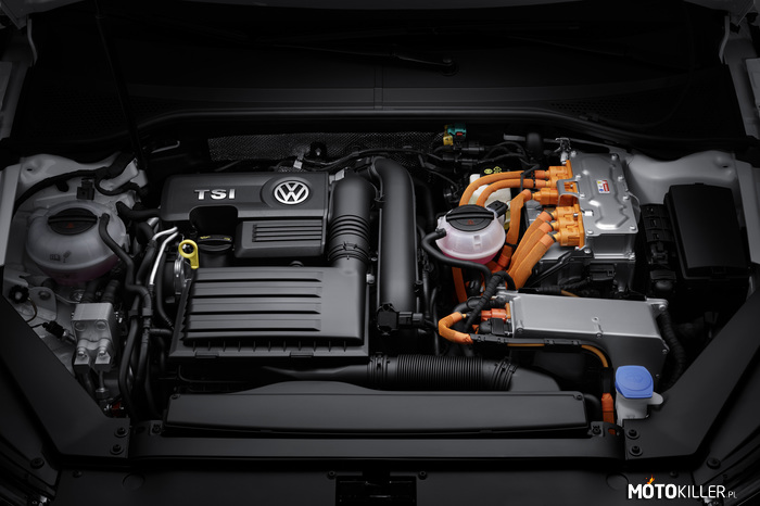 Volkswagen Passat GTE – 1000 km zasięgu ze spalaniem poniżej 2 litrów – Można nim jeździć tylko w trybie elektrycznym, wtedy pokonanie 100 km kosztuje zaledwie kilka złotych. Znowu w trybie sportowym GTE mamy do dyspozycji 218 KM i 330 Nm już od 0 obr./min. Dzięki temu auto przyspiesza do 100 km/h w 8 sekund.

W opcji elektrycznej auto może przejechać do 50 km i rozpędzić się do 130 km/h. Przy dostatecznie naładowanej baterii i powyżej określonej minimalnej temperatury zewnętrznej Passat GTE uruchamia się właśnie w tym trybie. 