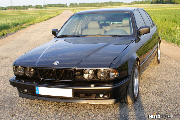 BMW E32 730i –  